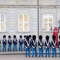 Kopenhagen: Wachablöse beim Schloss Amalienborg