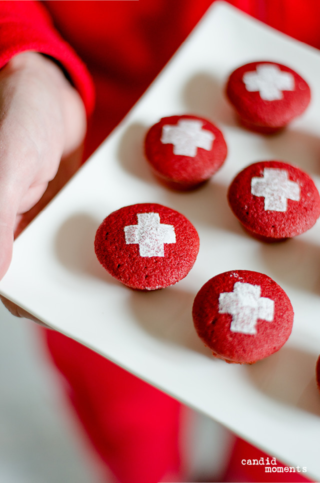 Rot-Kreuz-Red-Velvet-Cupcakes candid moments Silvia Hintermayer